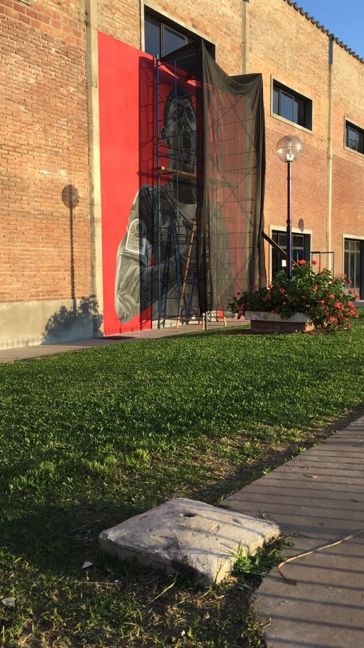 El mural que recordará por siempre la imagen de Emiliano Sala