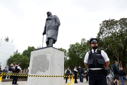 La policía desplegó un operativo para resguardar la zona (Reuters)