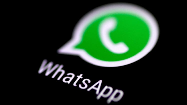 WhatsApp sumaría una nueva función para combatir la difusión de spam y virales (REUTERS/Thomas )White