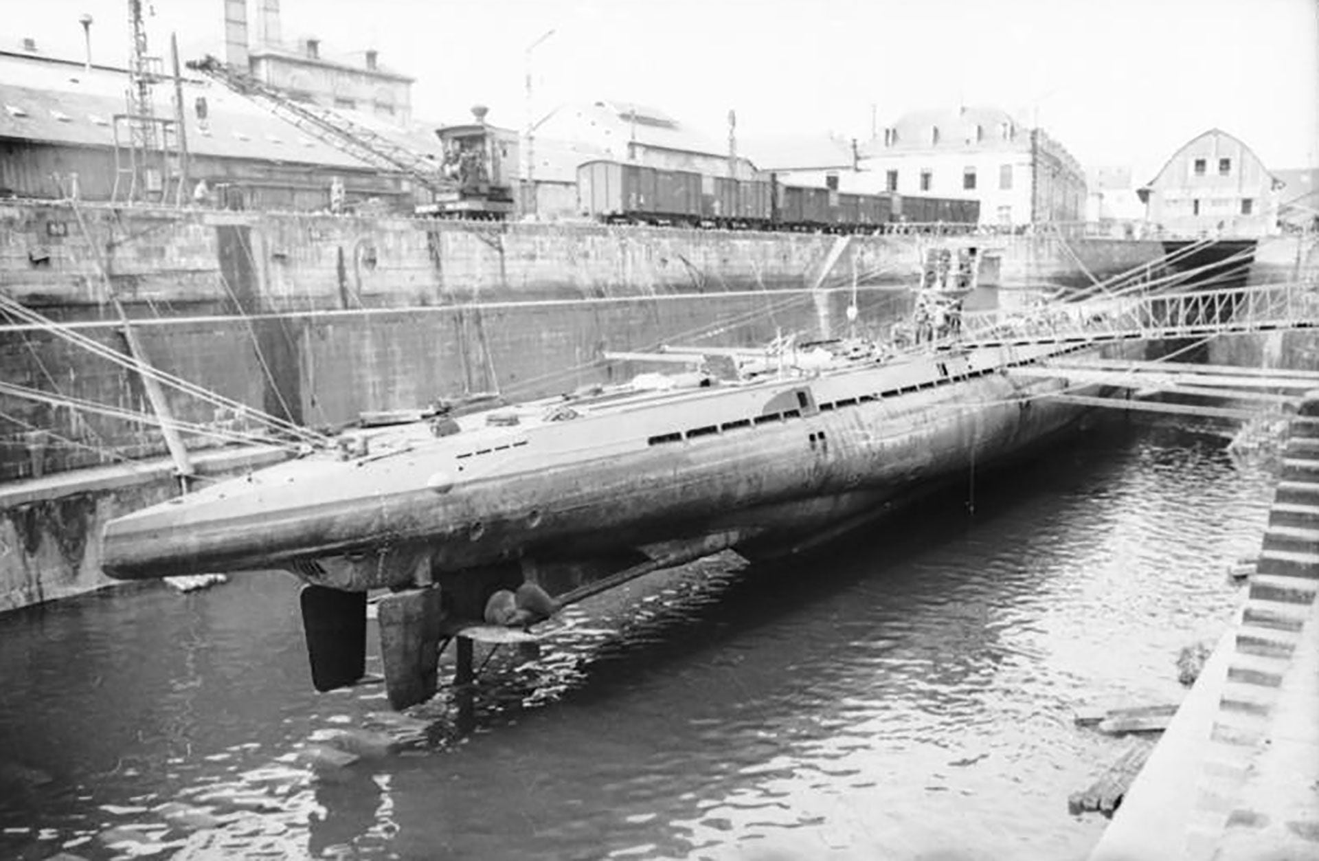 El submarino nazi U-37 en el puerto de Lorient, en Francia. En su campaña durante la Segunda Guerra Mundial, envió 56 barcos a pique