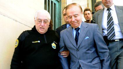  Una de las salidas de Carlos Menem de tribunales