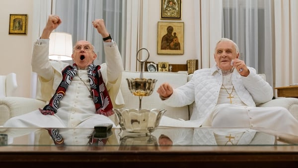 Jonathan Pryce y Anthony Hopkins en Los Dos Papas de Netflix 