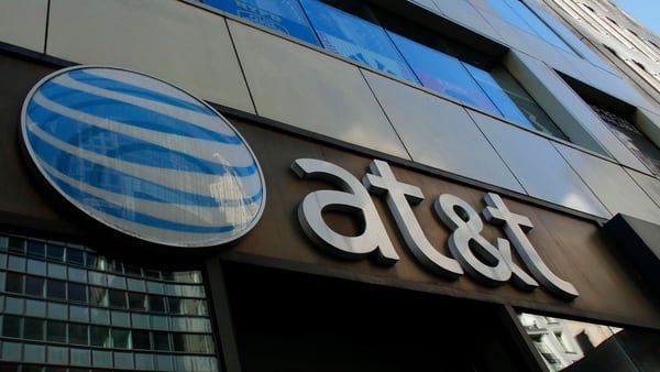 AT&T cerró su acuerdo de USD 85.000 millones para adquirir Time Warner en junio, después que un juez rechazara un desafío antimonopolio de la administración Trump, pero está pendiente una apelación del Departamento de Justicia de EEUU