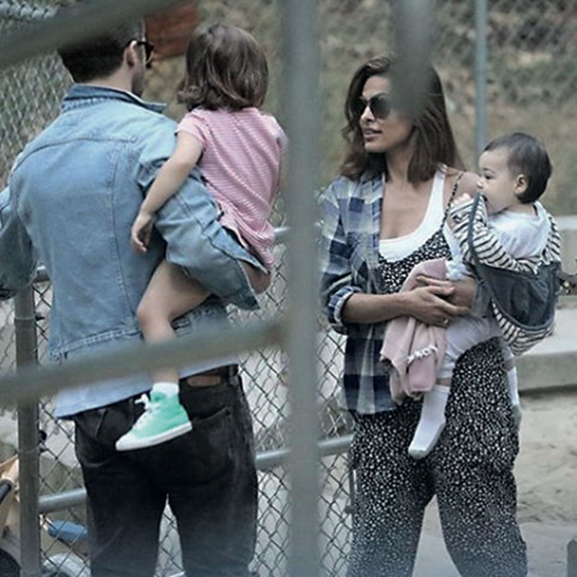 Mendes considera una suerte poder dedicar tiempo a sus hijas Esmeralda Gosling y Amada Lee Gosling (Créditos: archivo)