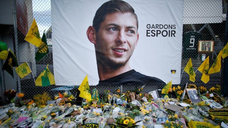 Los hinchas del Nantes le rindieron homenaje a Emiliano Sala (REUTERS/Stephane Mahe/File Photo)