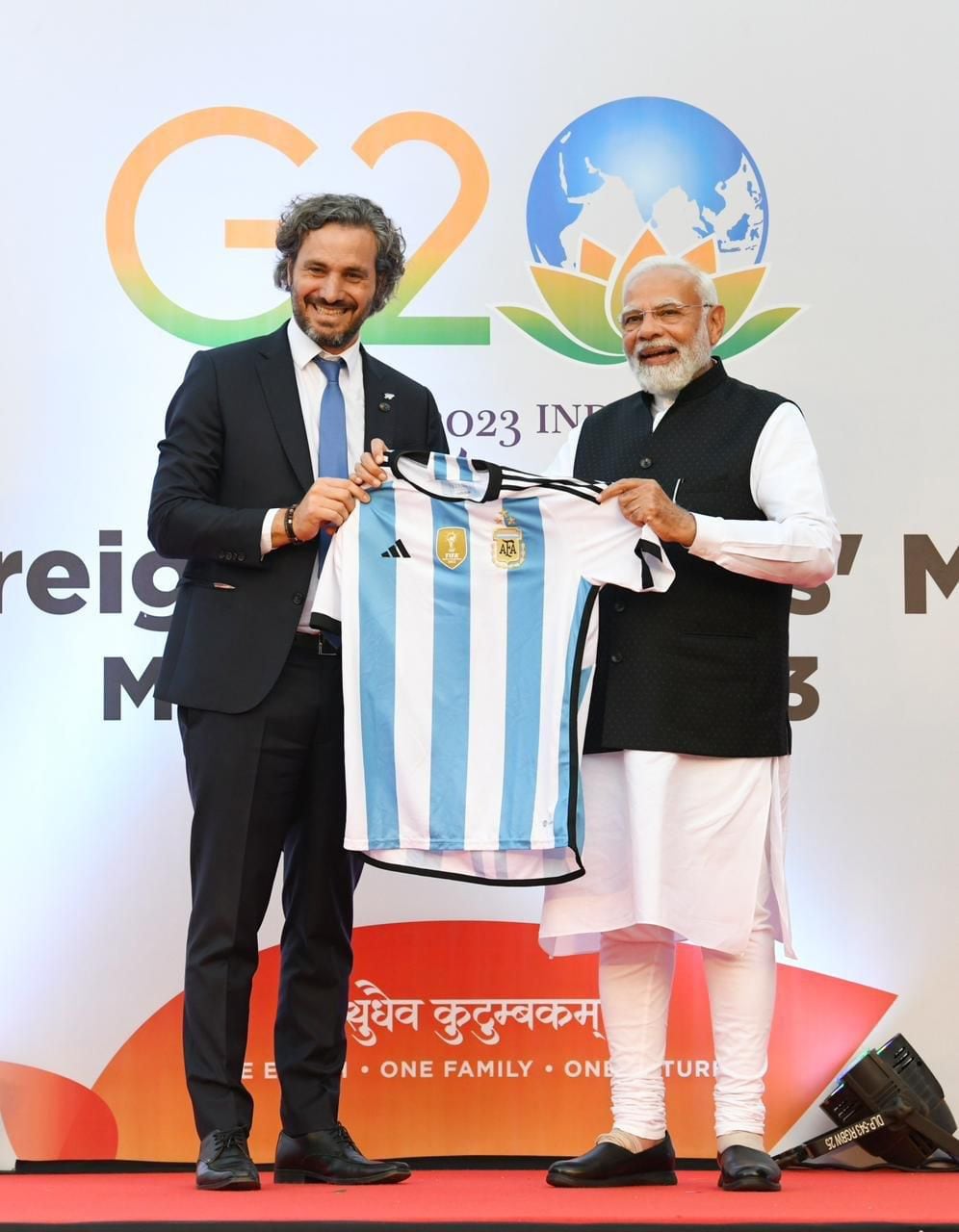 En marzo de 2023, Cafiero se entrevistó con el primer ministro indio Narendra Modri en Nueva Delhi y le regaló una camiseta argentina luego de que nuestro seleccionado se consagrara campeón del mundo.