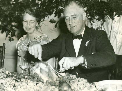 El concepto se remonta vagamente a Franklin D. Roosevelt, el presidente de la Gran Depresión, que intentó cambiar el día de Acción de Gracias para aumentar en una semana el periodo de compras por las fiestas. (Everett/Shutterstock)
