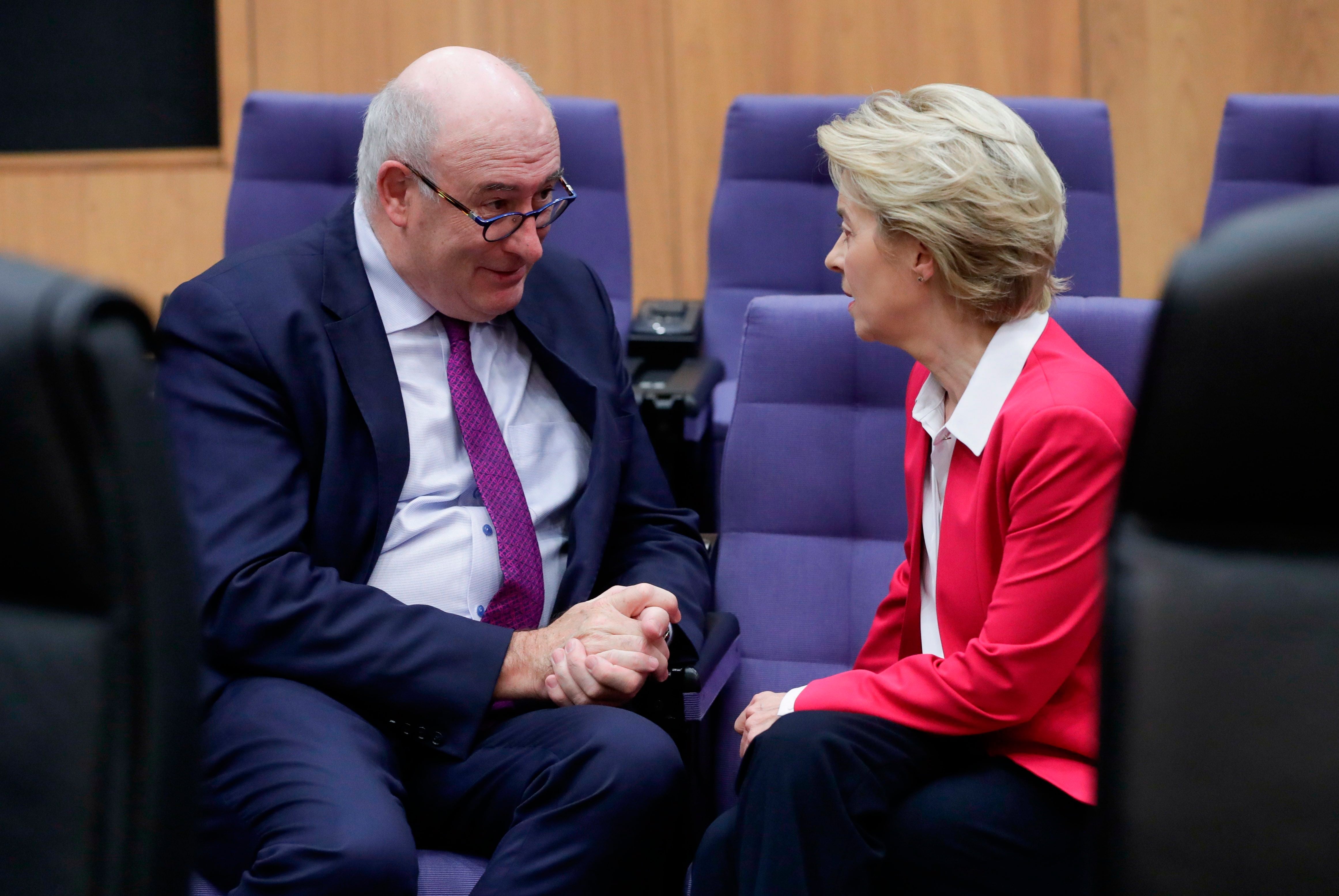 The president of the European Commission, and Ursula von der Leyen, announced Thursday that the vice president community responsible for Economy, Valdis Dombrovskis, will take over in an interim basis the responsibilities of commissioner of Commerce after the resignation of Phil Hogan last night. EFE/EPA/STEPHANIE LECOCQ
