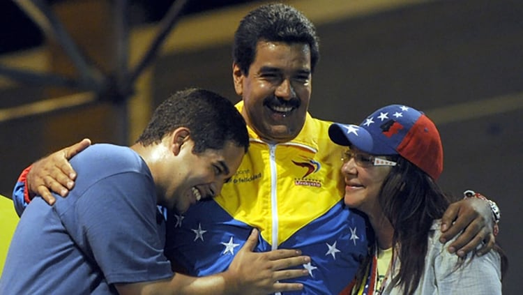 “Nicolasito”, Nicolás Maduro y Cilia Flores (AFP)