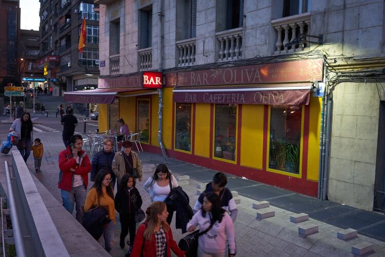 El bar se encuentra en el barrio madrileño de Usera. (Samuel Aranda para The New York Times)