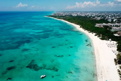 Considerado uno de los principales destinos vacacionales de la Riviera Maya, en el estado de Quinta Roo, este balneario autorizó que la población pueda utilizar las playas de Xcalacoco, Punta Esmeralda y Playa 88. (Foto: EFE)
