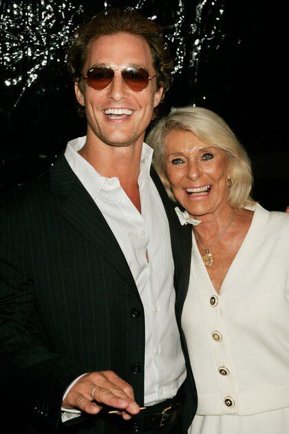 El actor con su madre Kay McConaughey (Reuters)