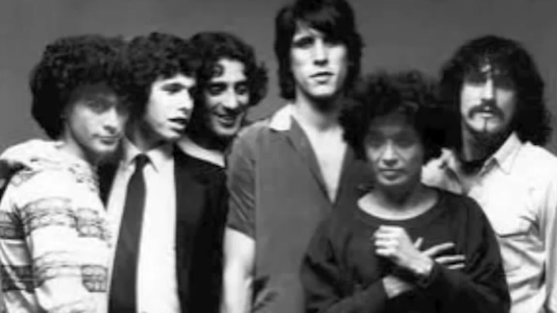 Daniel Melingo, Andrés Calamaro, Polo Corbella, Cachorro López, Miguel Abuelo y Gustavo Bazterrica. Los Abuelos de la Nada, como decía Miguel Abuelo, eran una estrella de seis puntas