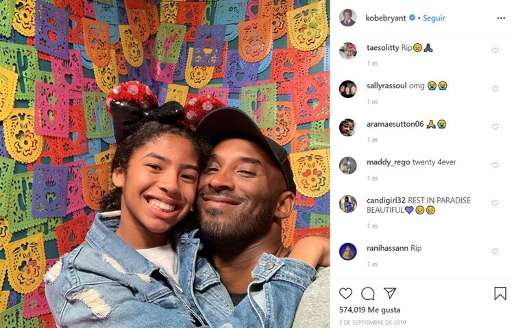 Kobe Bryant en compañía de su hija que también falleció en el accidente aéreo (Foto: Instagram)