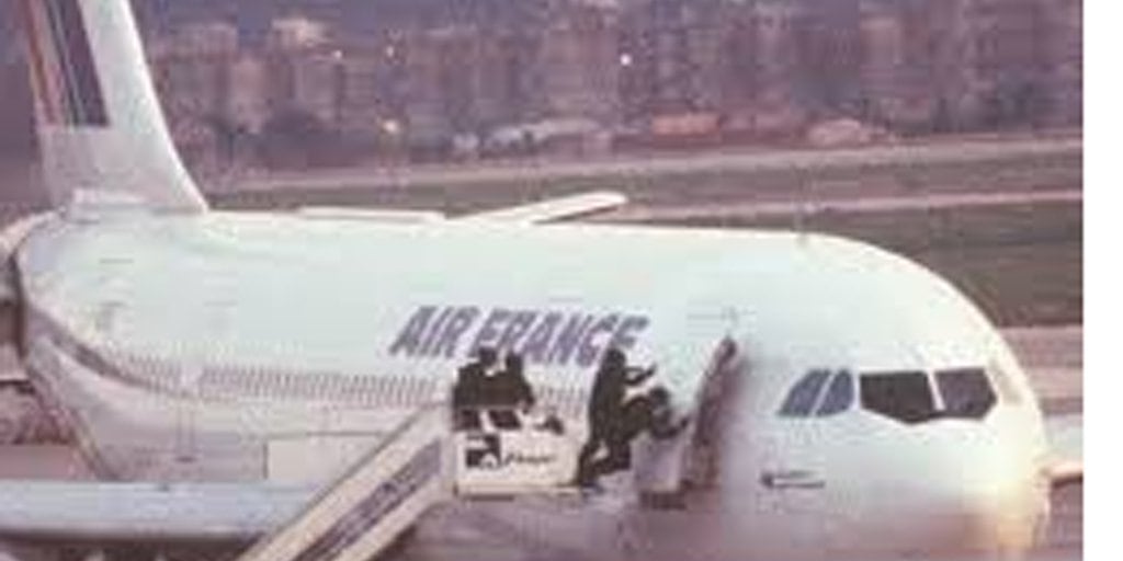 A 25 Anos Del Secuestro Del Vuelo 8969 De Air France Como Fue La Operacion Que Libero Al Avion Que Terroristas Querian Estrellar Contra La Torre Eiffel Infobae