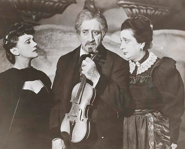 Luba Kadison, Maurice Schwartz y Berta Gersten durante la adaptación de una obra teatral del escritor I L Peretz (1945)