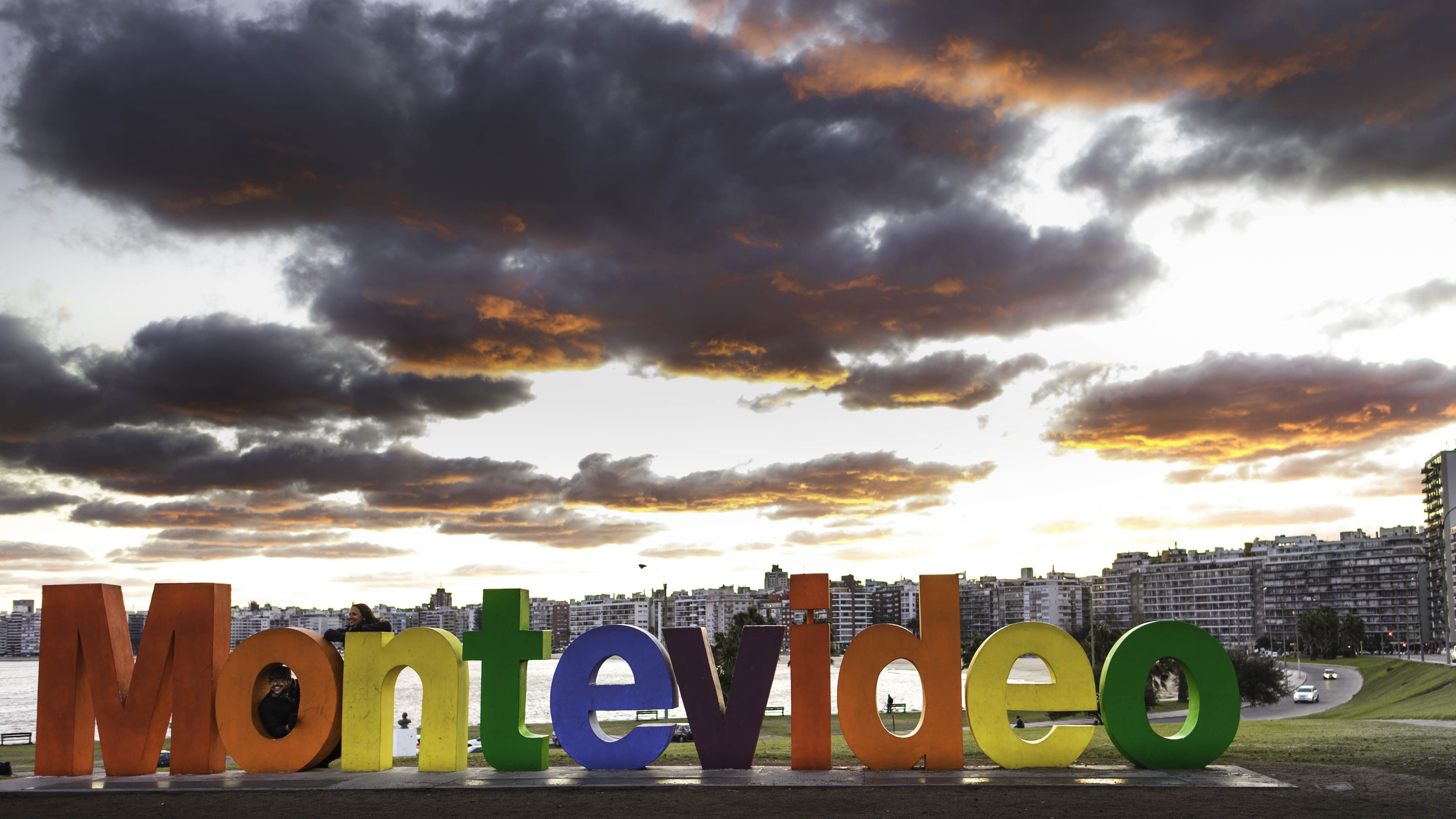 Según la intendencia de Montevideo, desde 2011 hasta hoy se llevan edificados unas 20.000 unidades bajo la ley de vivienda de interés social, con superficies promedio de 55 m2 y valores de USD 100.000