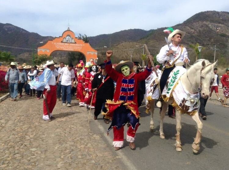 El poblado es famoso por sus peregrinaciones, principalmente la de la Virgen de Talpa (Foto: Twitter@AristotelesSD)