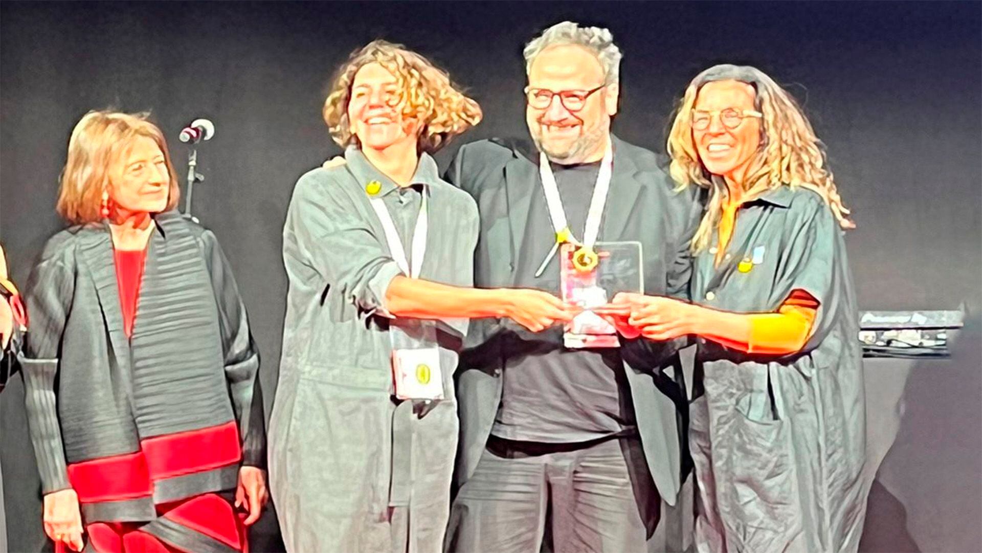 Yael Frankel y Limonero recibieron el premio a la mejor ficción en la Feria del Libro de Bologna