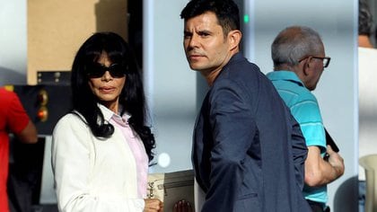 Javier Sánchez Santos junto a su madre, María Edite Santos, en la Corte de Valencia (Foto: Reuters)