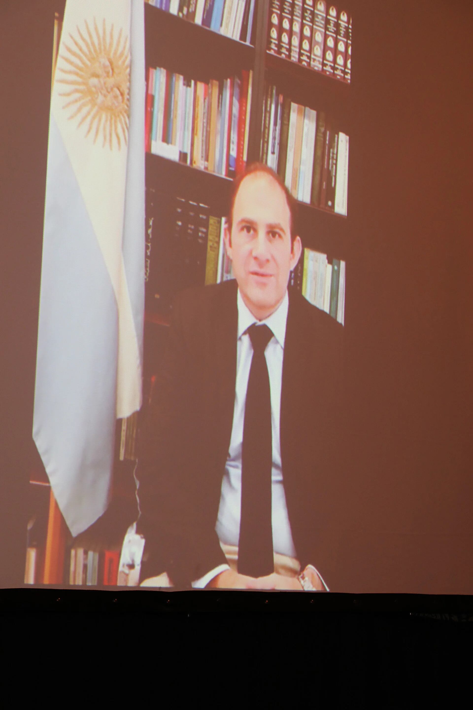 El embajador argentino e Israel, Mario Caucino, también envió su saludo en un video
