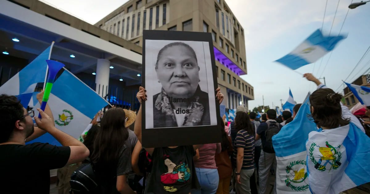 Guatemala's president calls Attorney General Consuelo Boras to account for his administration