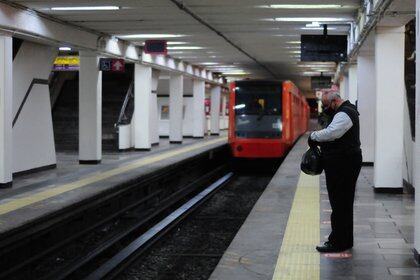 La Línea 1 del STC Metro volvió a entrar en funciones luego de estar detenida por tres semanas desde el incendio en las oficinas centrales de este transporte público (Foto: Daniel Augusto/cuartoscuro.com)
