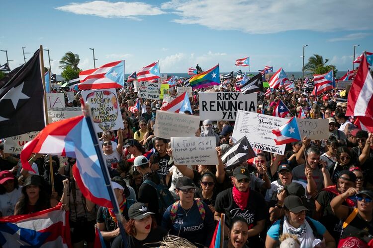 Miles de personas exigieron en los últimos días la renuncia del gobernador de Puerto Rico (Photo by ERIC ROJAS / AFP)