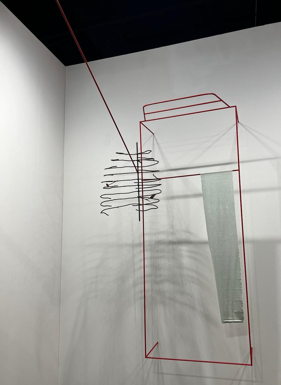 "Concetto Spaziale, Attese", obra de Lucio Fontana, en la galería Ruth Benzacar, expuesta en Art Basel Miami Beach 2022