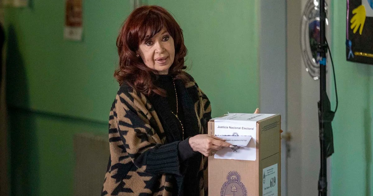 Cristina Kirchner si è recata a Río Gallegos per votare e romperà una settimana di silenzio in Italia