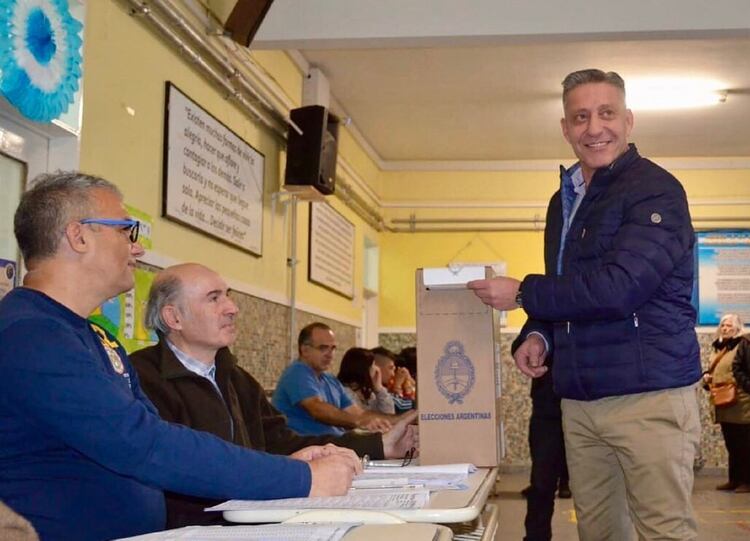 En las últimas PASO, Mariano Arcioni compartió en sus redes sociales una foto ejerciendo su voto en Chubut (Instagram)