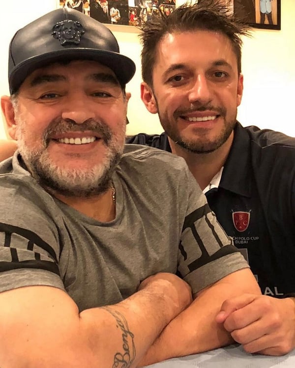 Maradona junto a Matías Morla, su abogado, en Dubai