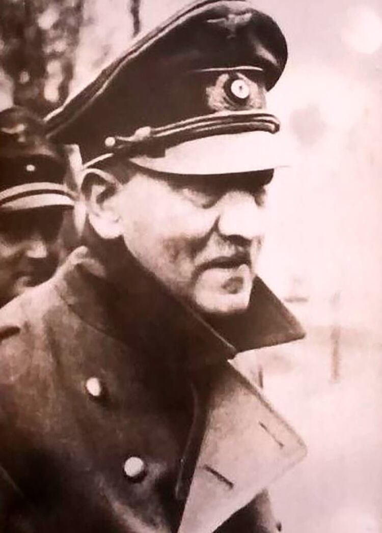 Una de las Ãºltimas fotos de Hitler, obtenidas el 20 de abril de 1945. Luego no saldrÃ­a mÃ¡s del bÃºnker hasta su muerte.
