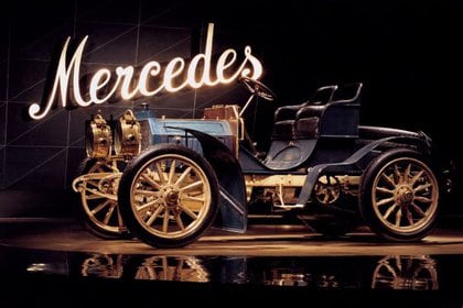 Las primeras letras curvas de Mercedes. (Foto: Mercedes-Benz)