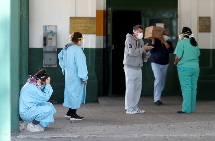 El hospital Manuel Belgrano de San Martín quedó en la mira de las autoridades sanitarias por los contagios que hubo de médicos y enfermeros. REUTERS/Agustin Marcarian TPX IMAGES OF THE DAY