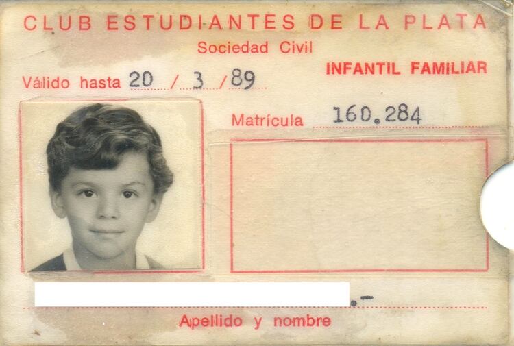 Carnet infantil de Estudiantes de La Plata de Leonardo Fossati, el club de sus amores
