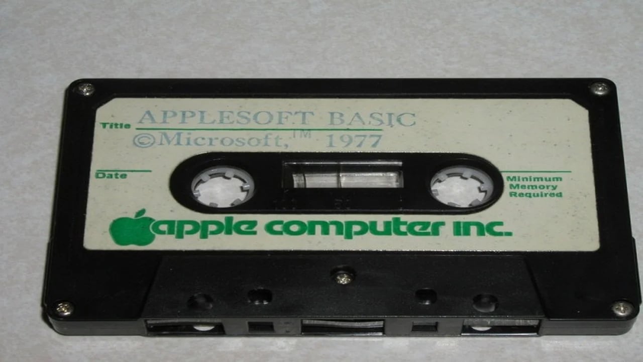 El Applesoft BASIC fue inicialmente presentado en un formato de casete. (Wikimedia Commons)