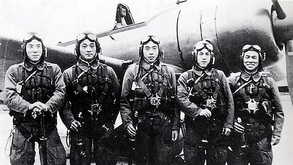 Los pilotos kamikazes, antes de ingresar a la cabina de su nave, se despedÃ­an con una frase: âNos vemos en Yasukuniâ. Yasukuni es un templo sagrado