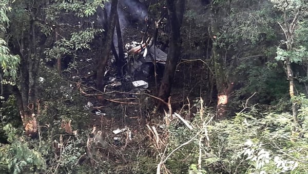 Los restos del avión en el que viajaban los hermanos Calliera, en Tucumán