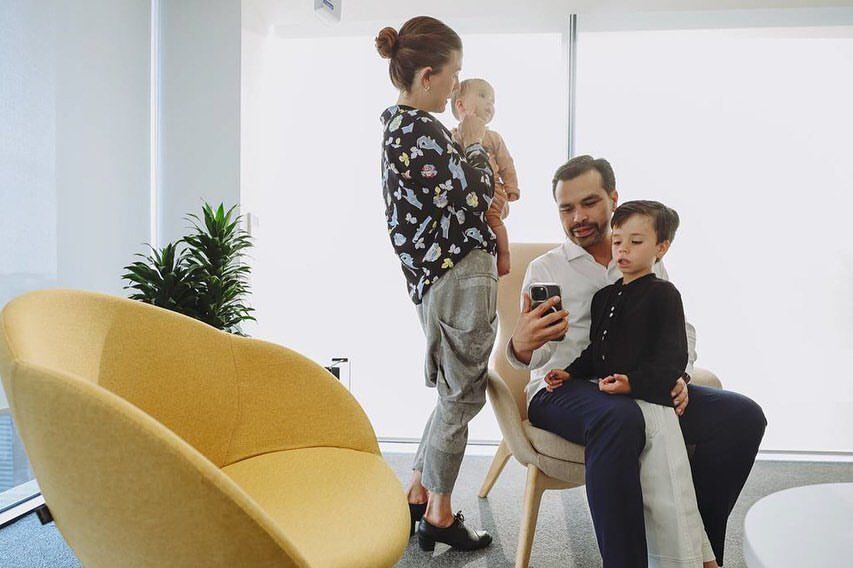 Jorge Álvarez Máynez junto a sus hijos y esposa. (Instagram: @alvarezmaynez)