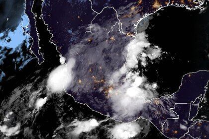 La ahora depresión tropical interaccionará con un canal de baja presión extendido sobre la vertiente del Golfo de México y por otro canal de baja presión (Foto: RAMMB/NOAA/GOES-16)