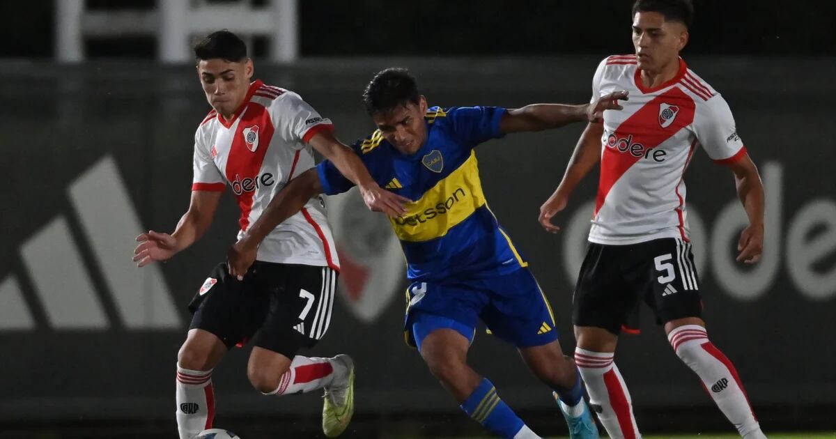 Grazie alle prestazioni impressionanti di Franco Mastantuono e Agustin Roberto, il River Plate ha battuto il Boca Juniors 4-1 nel Reserve Super Clásico.