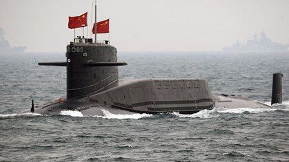 Un submarino Tipo 096, con capacidad para lanzamiento de misiles nucleares (AP)