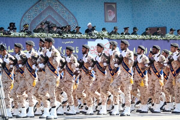 Desfile militar iraní (Reuters)