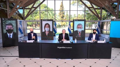 Alberto Fernández junto a Horacio Rodríguez Larreta, Axel Kicillof, Jorge Capitanich, Arabela Carreras y Gerardo Morales (Presidencia)