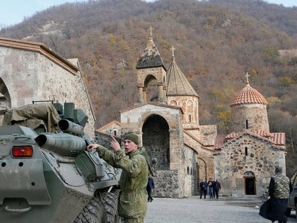 Tropas de paz rusas en el monasterio de Dadivank (REUTERS/Stringer)