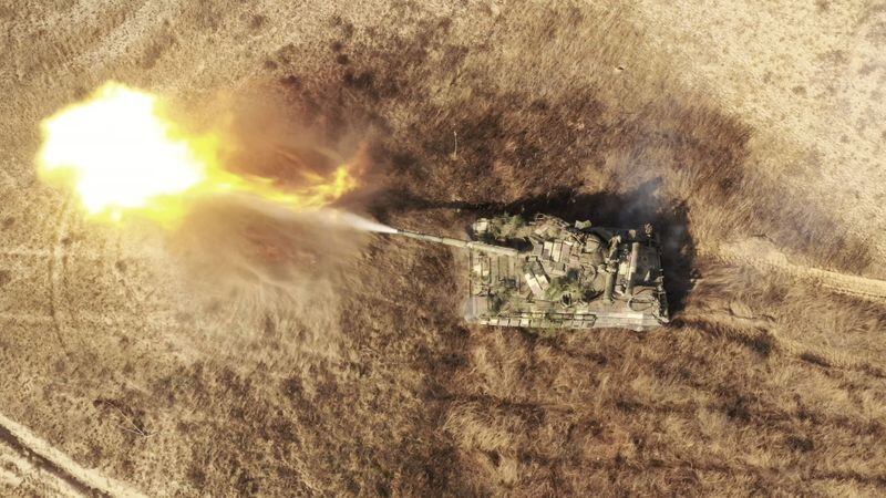 A tank of the Armed Forces of Ukraine fires during military exercises at a training ground near the border with Crimea annexed to Russia in the Kherson region of Ukraine (Photo: REUTERS)