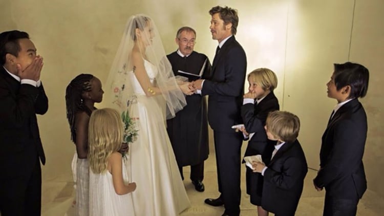El casamiento de Brad Pitt y Angelina Jolie junto con sus seis hijos