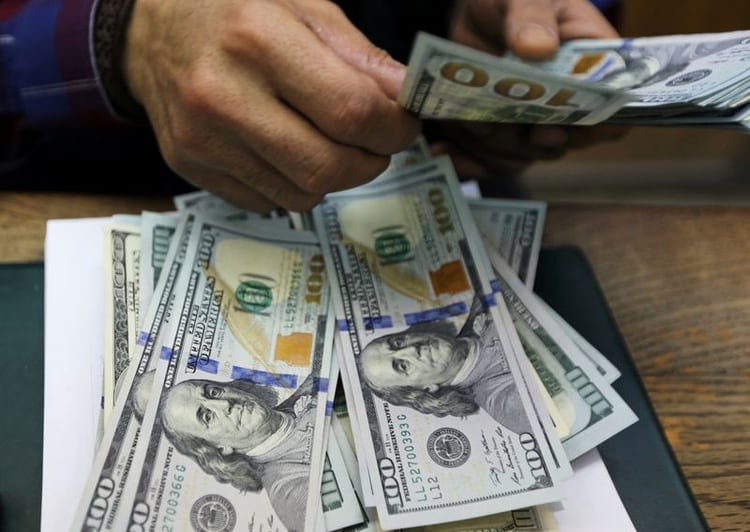 Los tipos de cambio por fuera del 