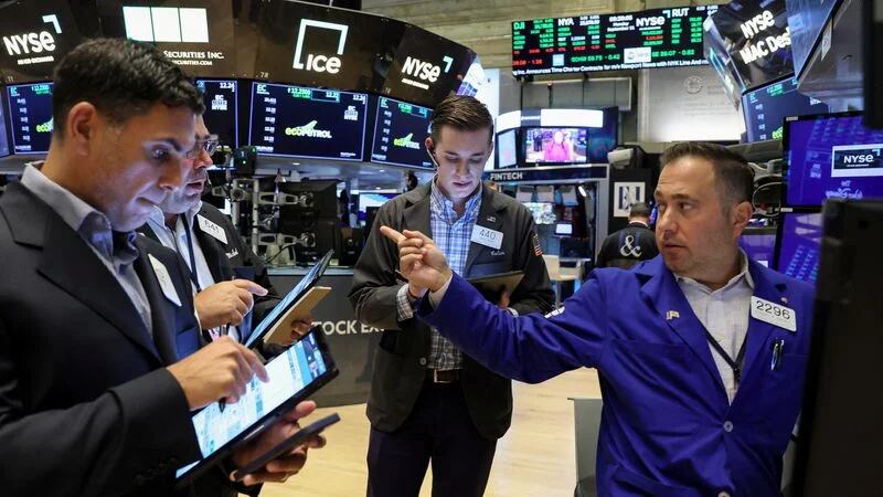 FOTO DE ARCHIVO. Operadores trabajan en la Bolsa de Valores de Nueva York (NYSE) en la ciudad de Nueva York, EEUU, 11 de septiembre de 2023. REUTERS/Brendan McDermid